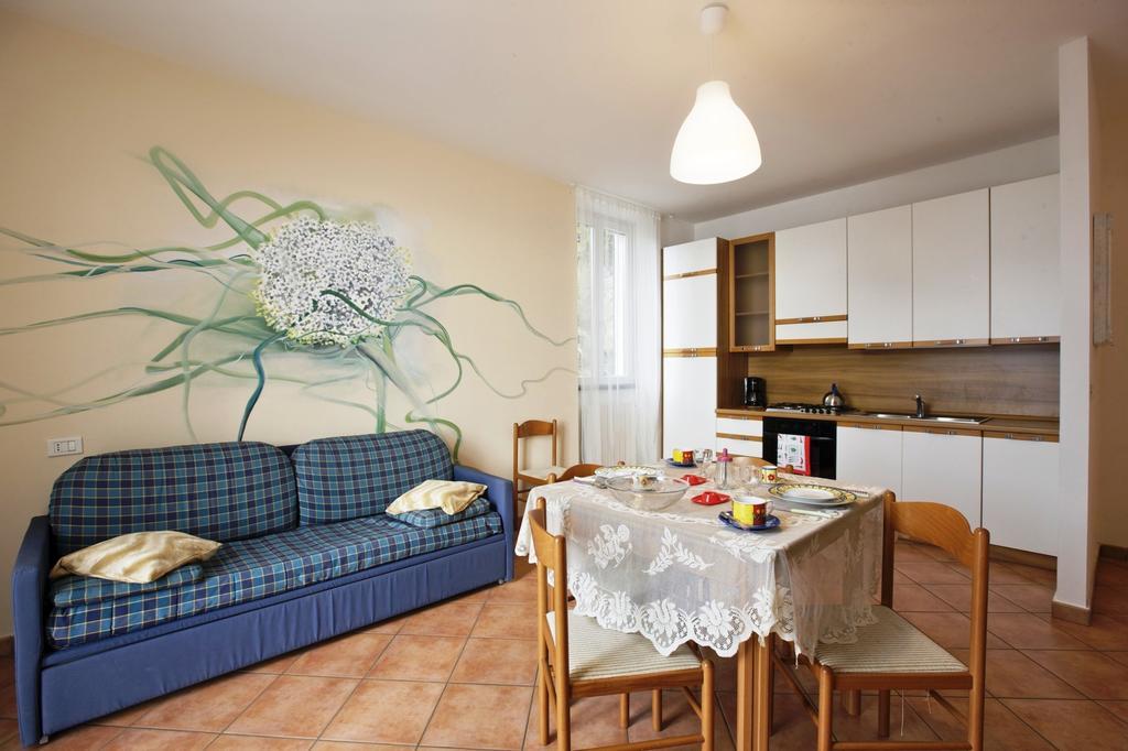 Bella Casa Alla Spiaggia Tronzano Lago Maggiore Exterior foto