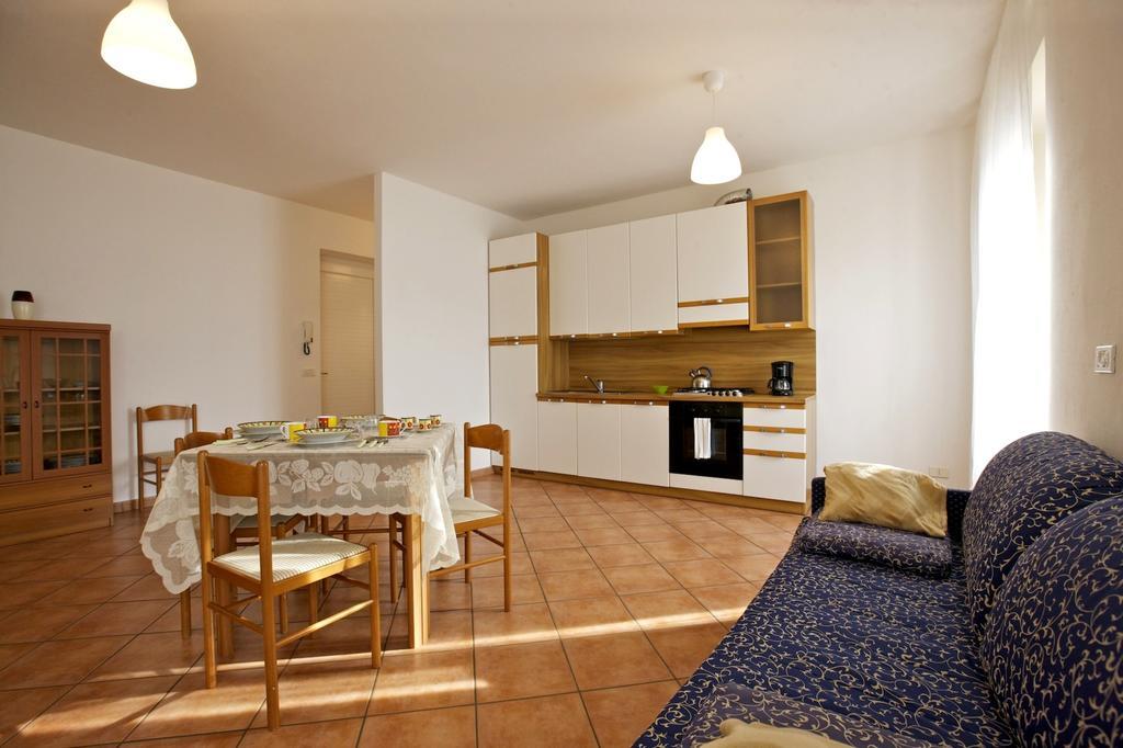 Bella Casa Alla Spiaggia Tronzano Lago Maggiore Exterior foto