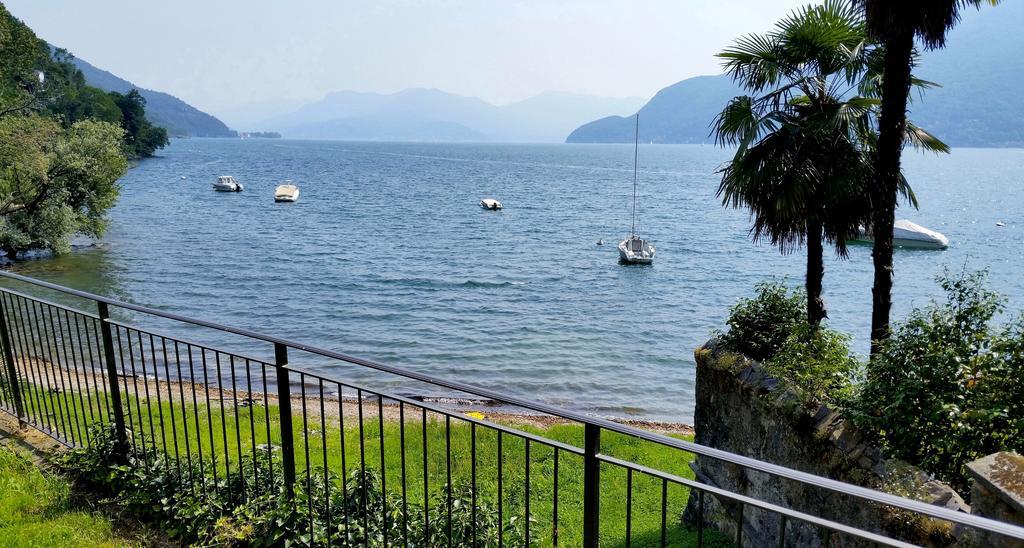 Bella Casa Alla Spiaggia Tronzano Lago Maggiore Exterior foto