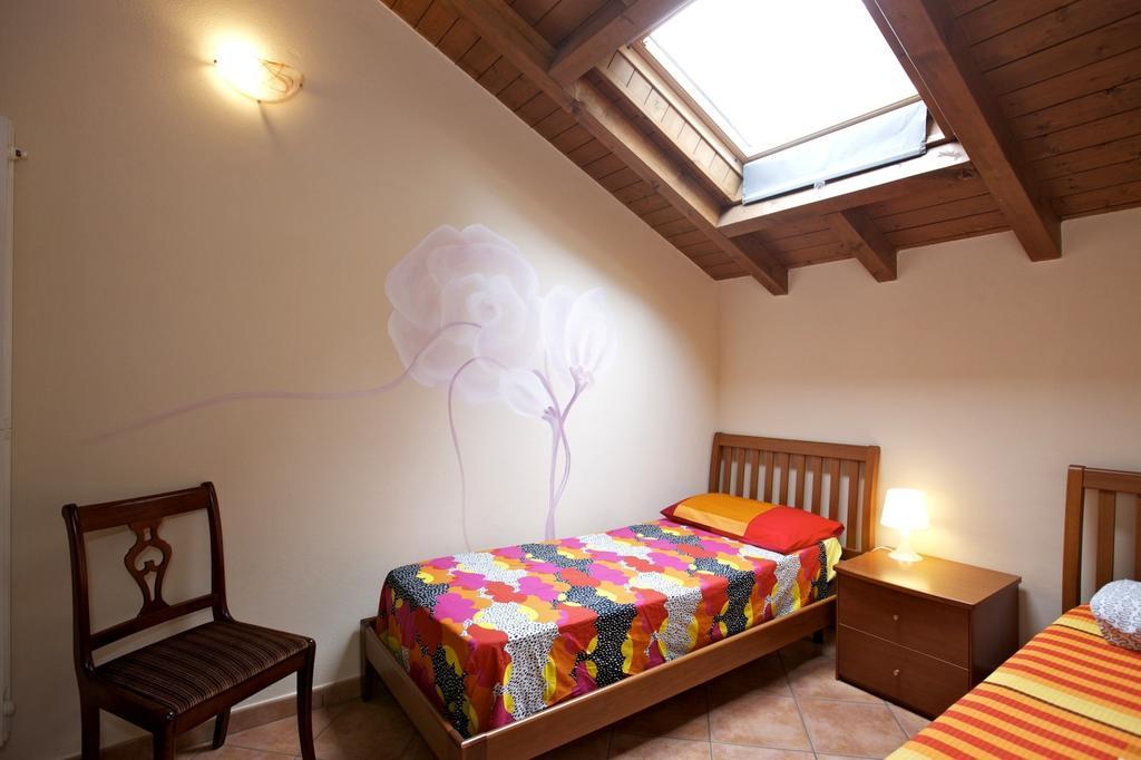 Bella Casa Alla Spiaggia Tronzano Lago Maggiore Exterior foto