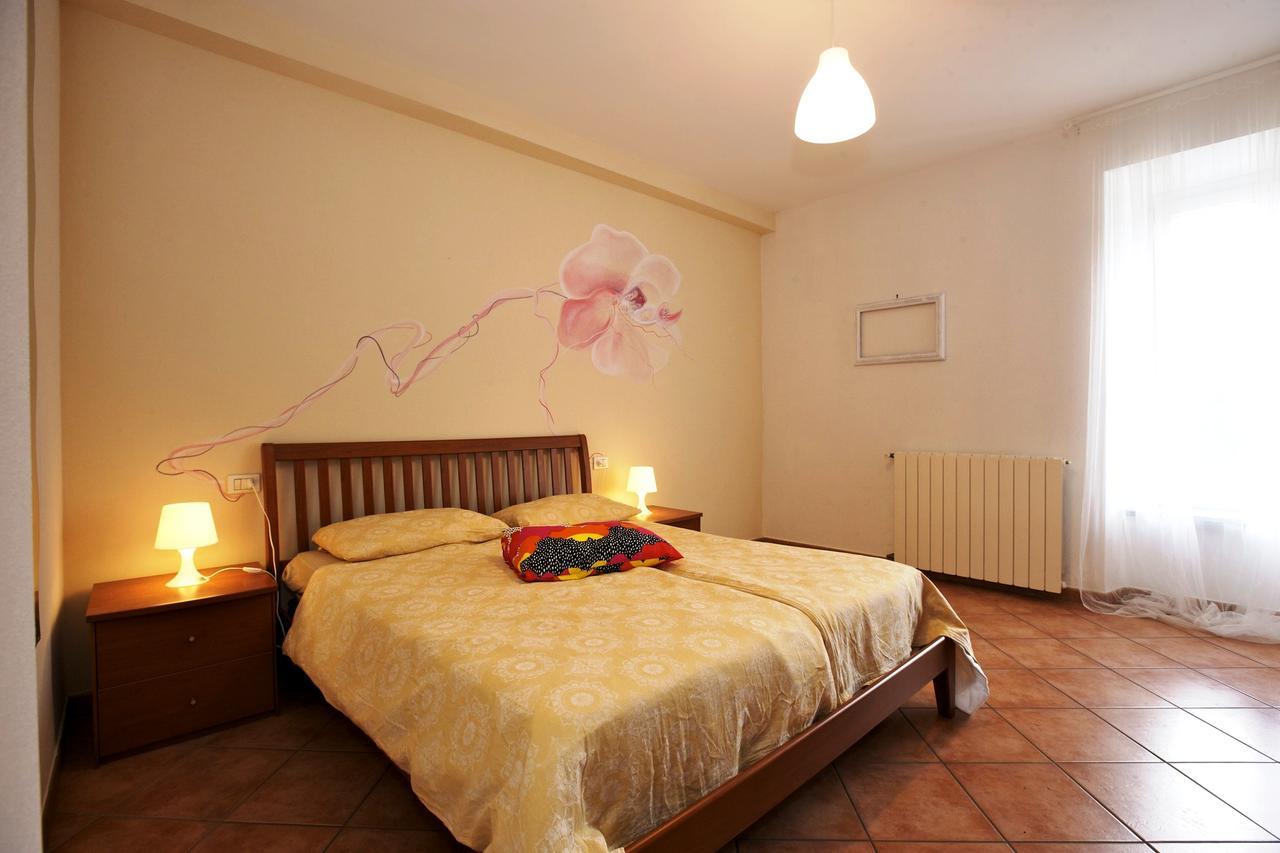 Bella Casa Alla Spiaggia Tronzano Lago Maggiore Exterior foto
