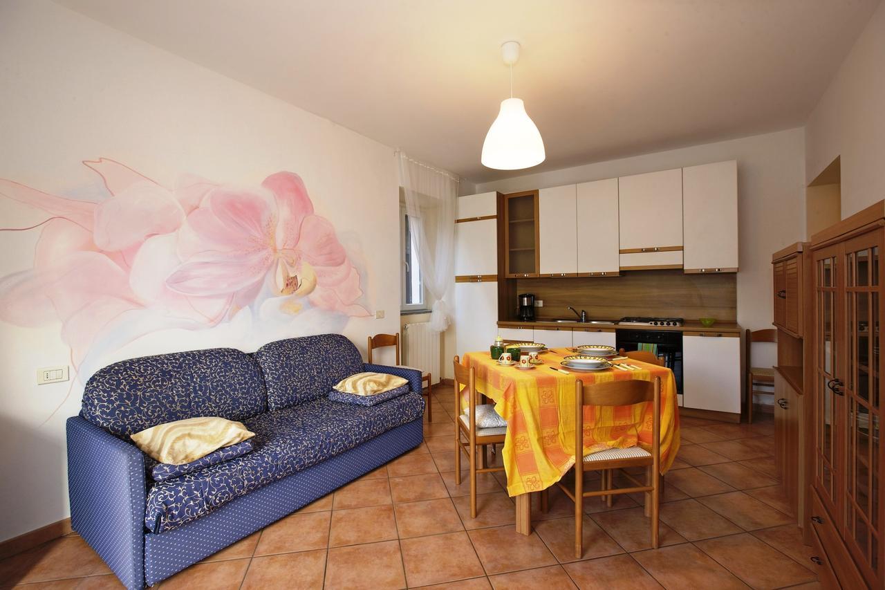 Bella Casa Alla Spiaggia Tronzano Lago Maggiore Exterior foto
