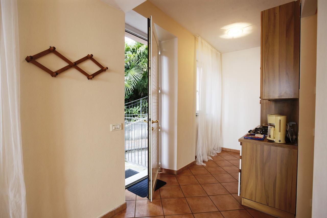 Bella Casa Alla Spiaggia Tronzano Lago Maggiore Exterior foto