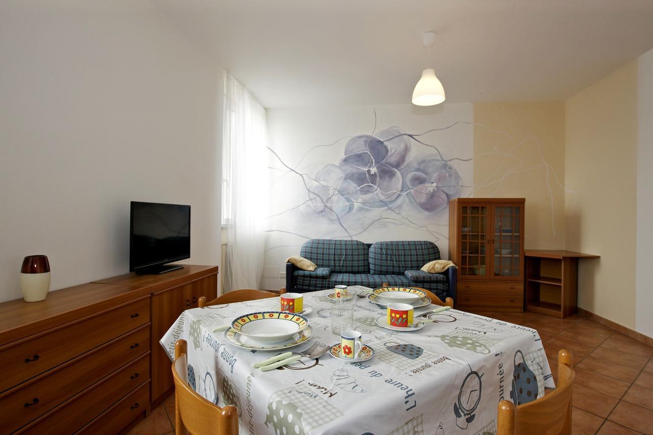 Bella Casa Alla Spiaggia Tronzano Lago Maggiore Exterior foto