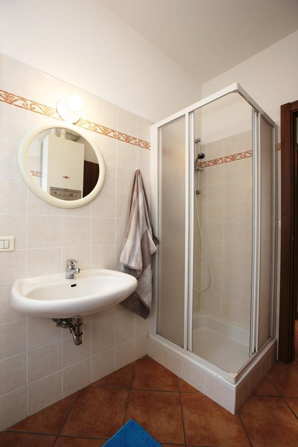 Bella Casa Alla Spiaggia Tronzano Lago Maggiore Exterior foto